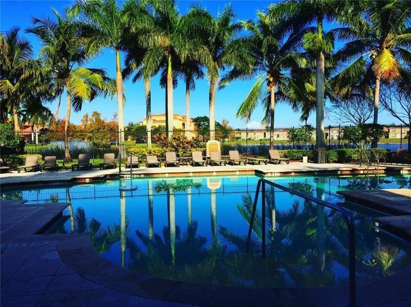 EMERALD ISLE AT LAGUNA LAKES CONDO – photo 3
