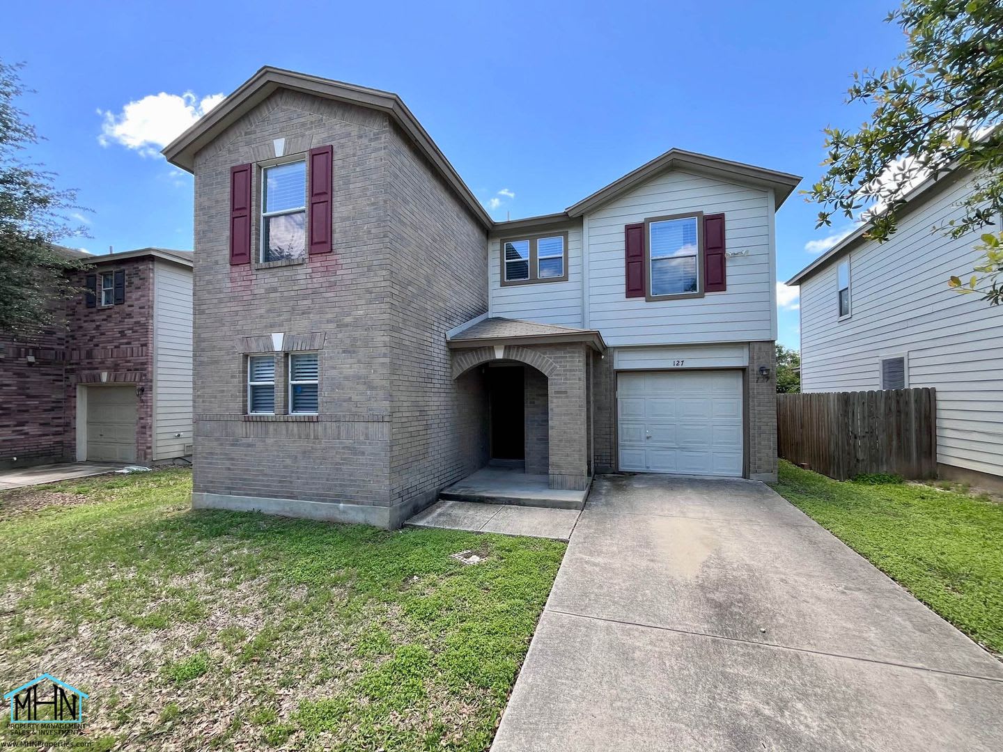 Charming 2 Storey 3-bedroom, 2.5-bath Home Conveniently Located Near Randolph AFB & SAMMC! – photo 3