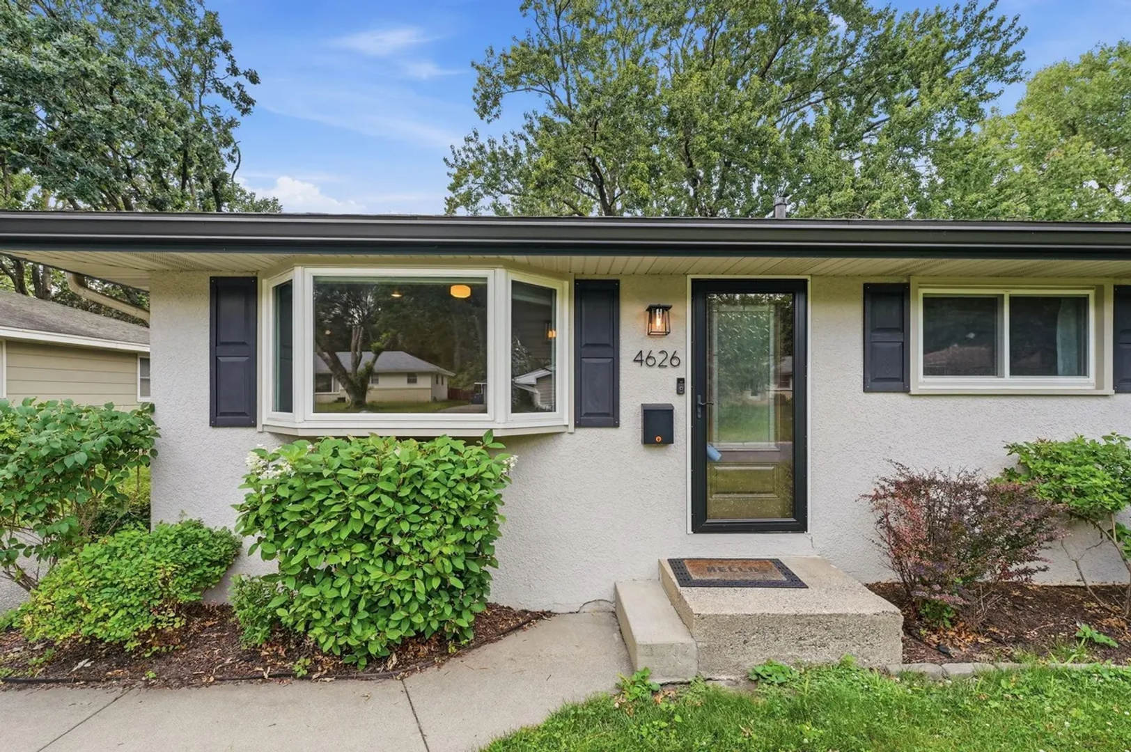 Fully Renovated 4 Bed – photo 4