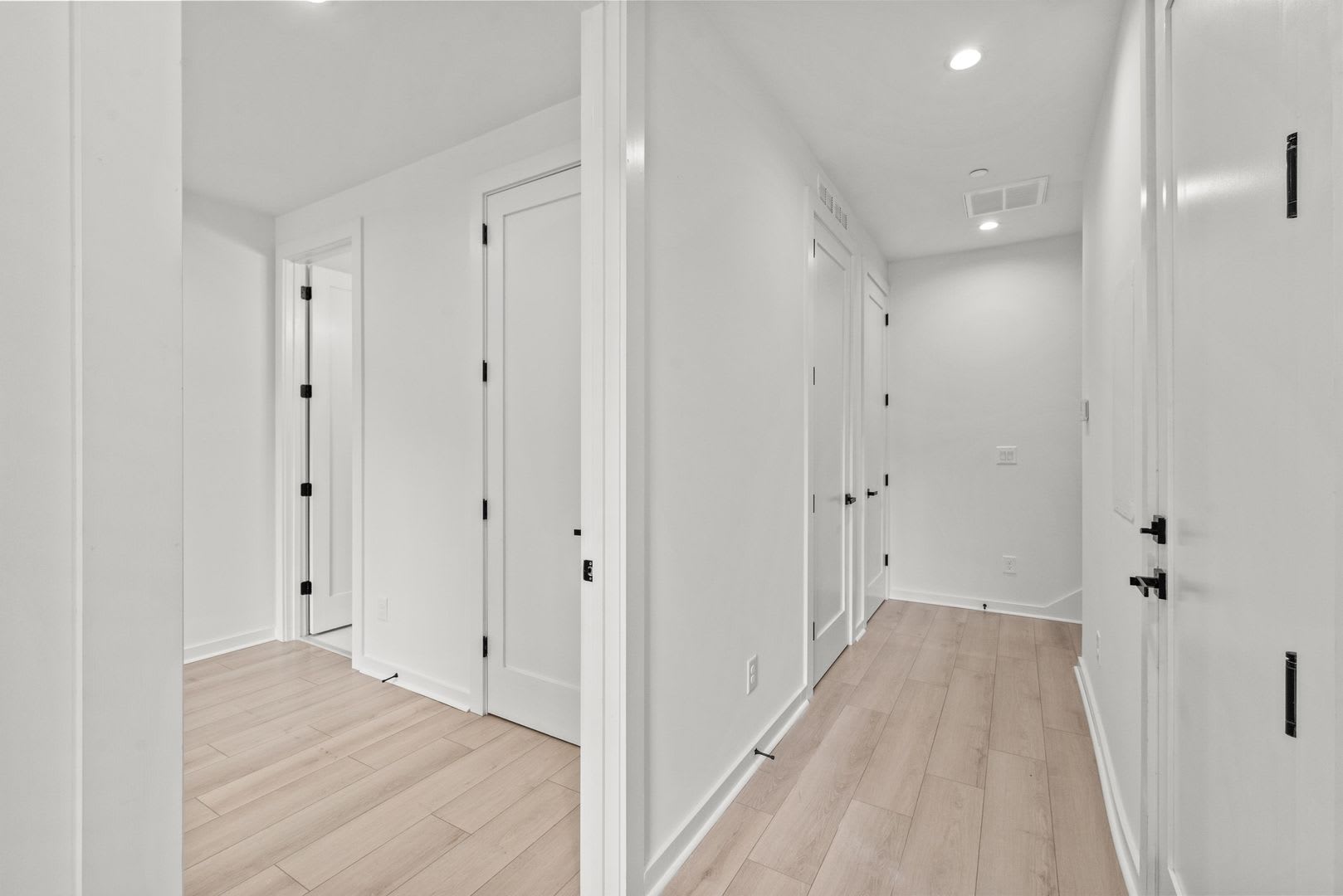 (Coming Soon) Move-in Ready Modern Townhome!! – photo 5