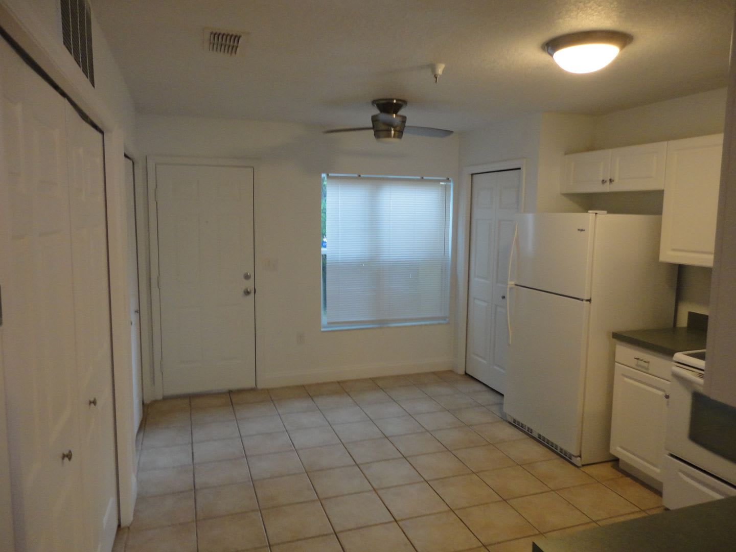 Beautiful 2 Bedroom, 2.5 Bath Condo in Desirable Isabella Park – photo 3