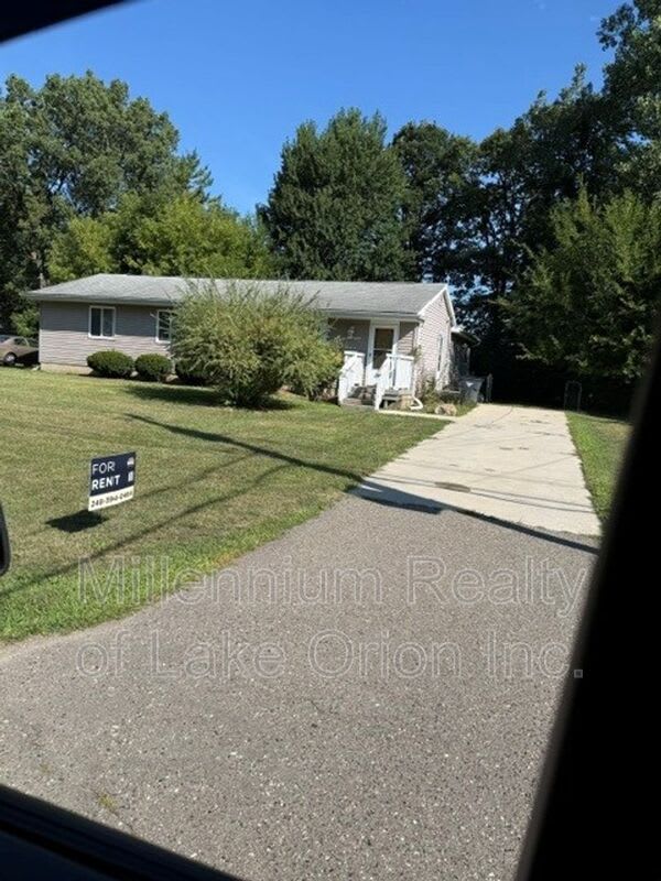 465 Trombley Dr – photo 1