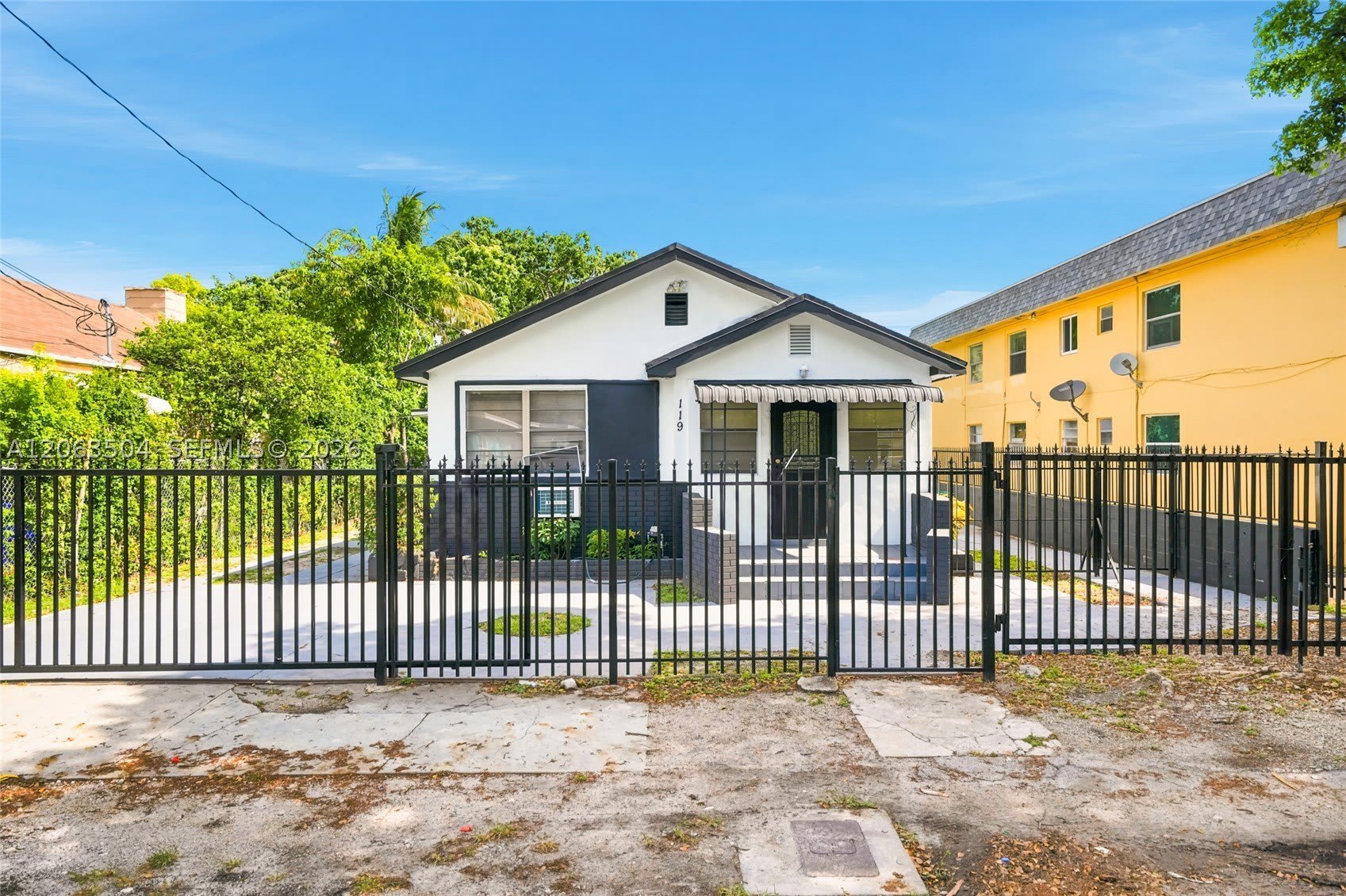 119 NE 56th St – photo 1