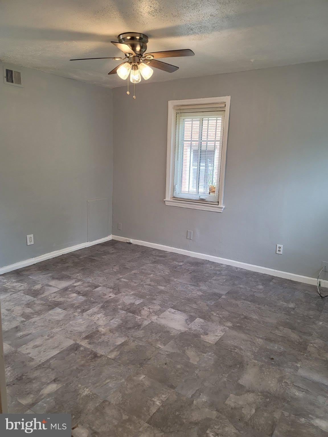 5037 BENNING Road SE – photo 3