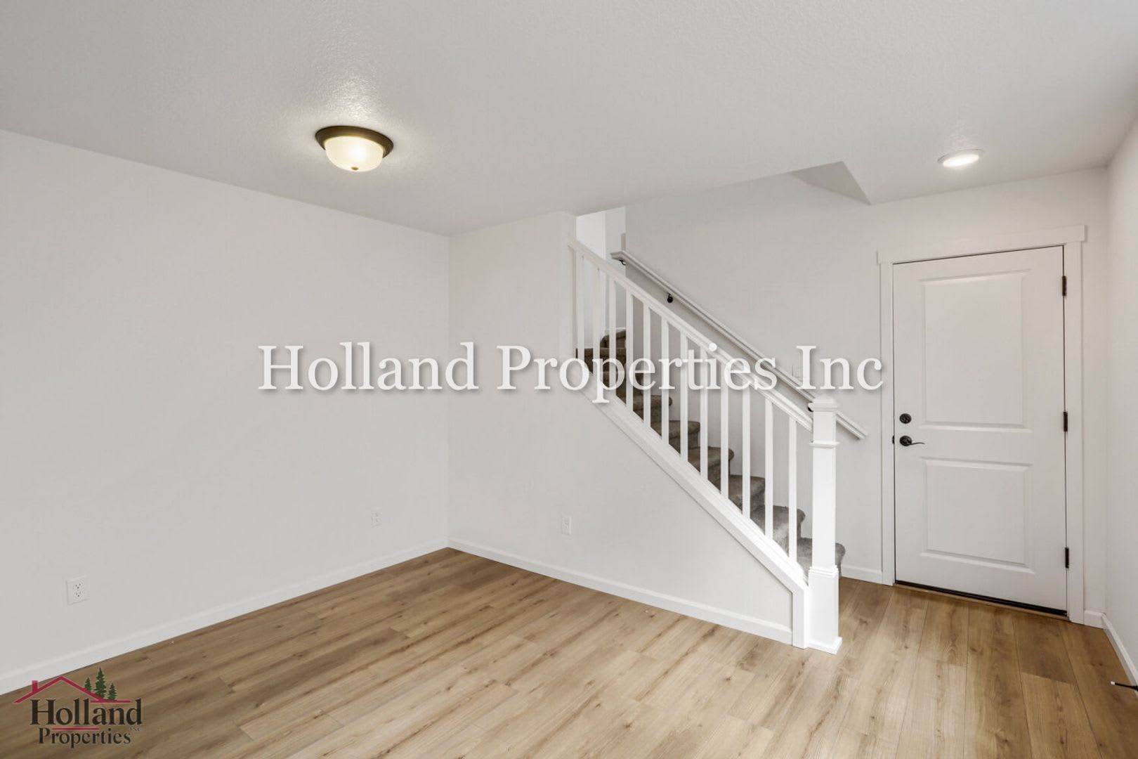Stylish 2-Bedroom Home with Modern Finishes in Prime Hillsboro Location – photo 4