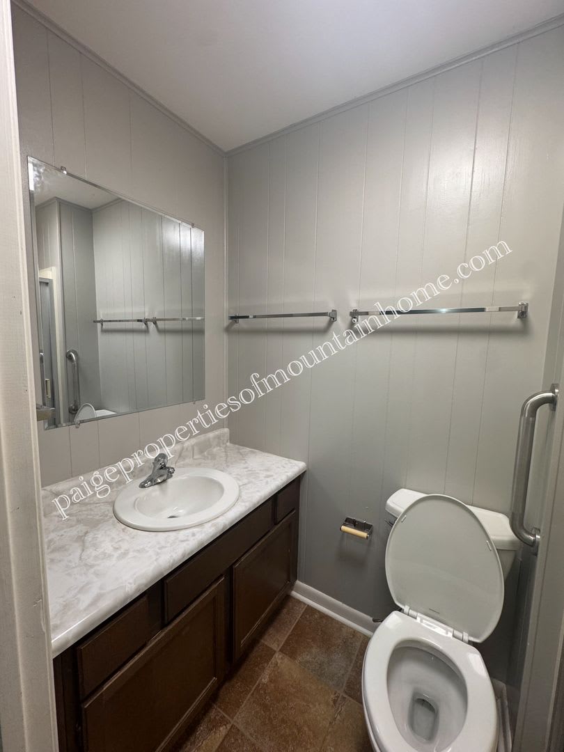 Charming 3 bed 2 bath Home on a Corner Lot! – photo 4