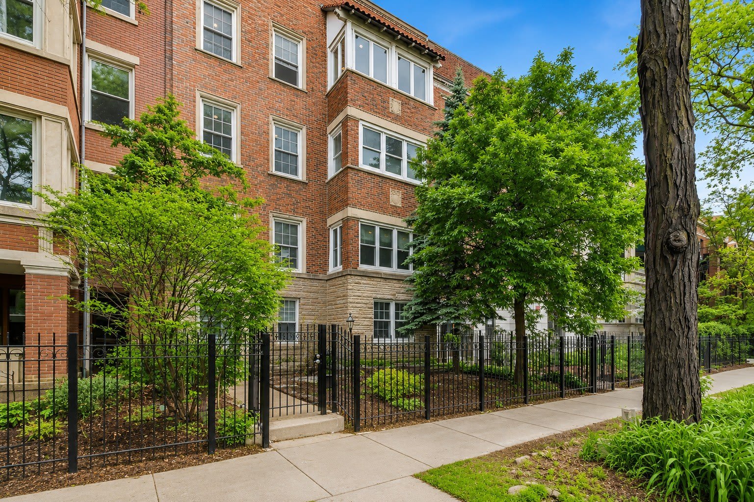 6914 N Sheridan Road – photo 1