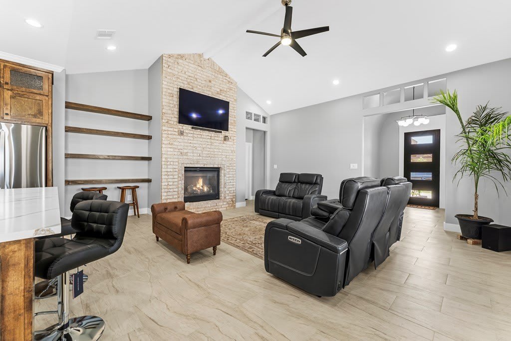 1001 Sparhawk Dr – photo 3