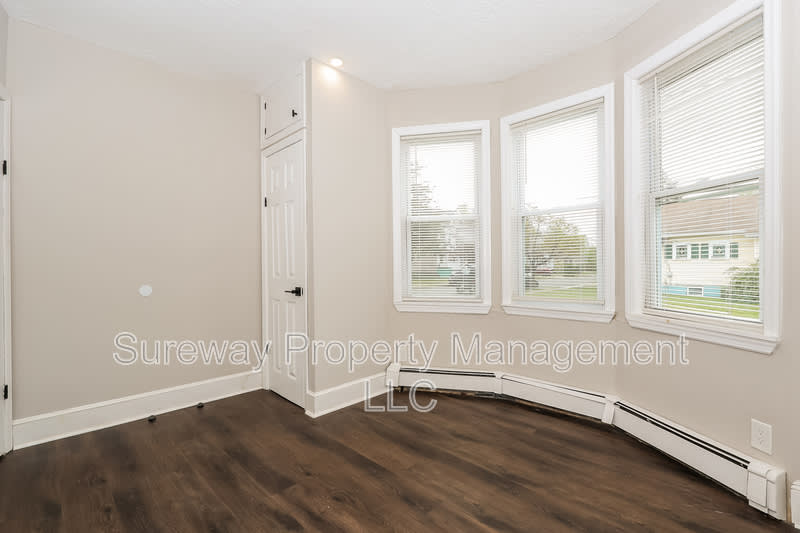 300 D'Arcy Ave – photo 2