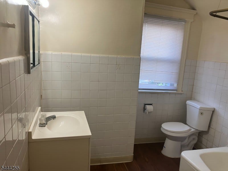 407 William St – photo 2