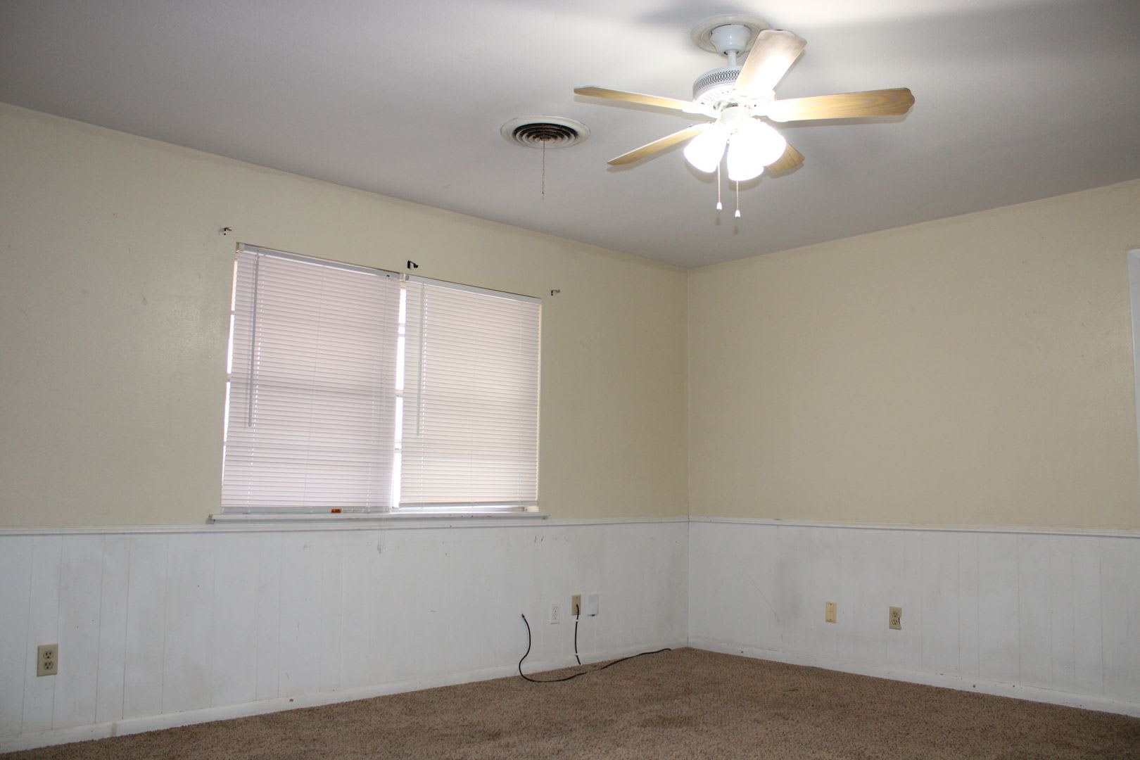 3 Bedroom, 2 Bathroom, 1 Car Garage with Large Backyard! – photo 3