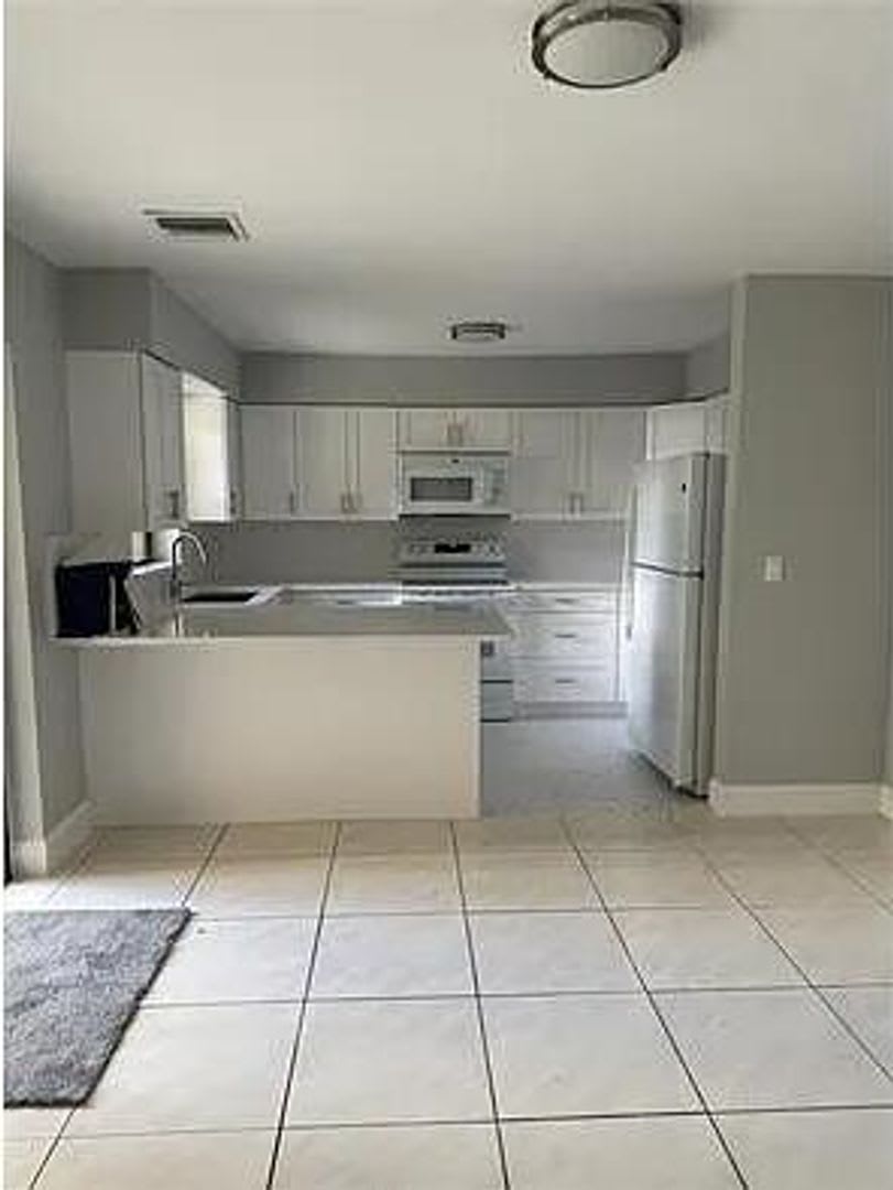 4905 Alder Drive D, West Palm Beach (Unincorporated), FL 33417 – photo 2