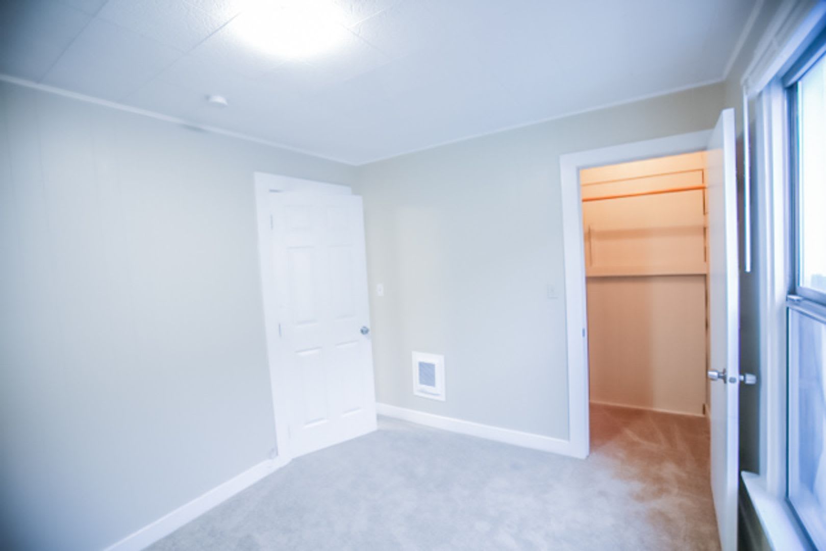 Charming 2 Bedroom 1 Bath Home Downtown Everett – photo 5