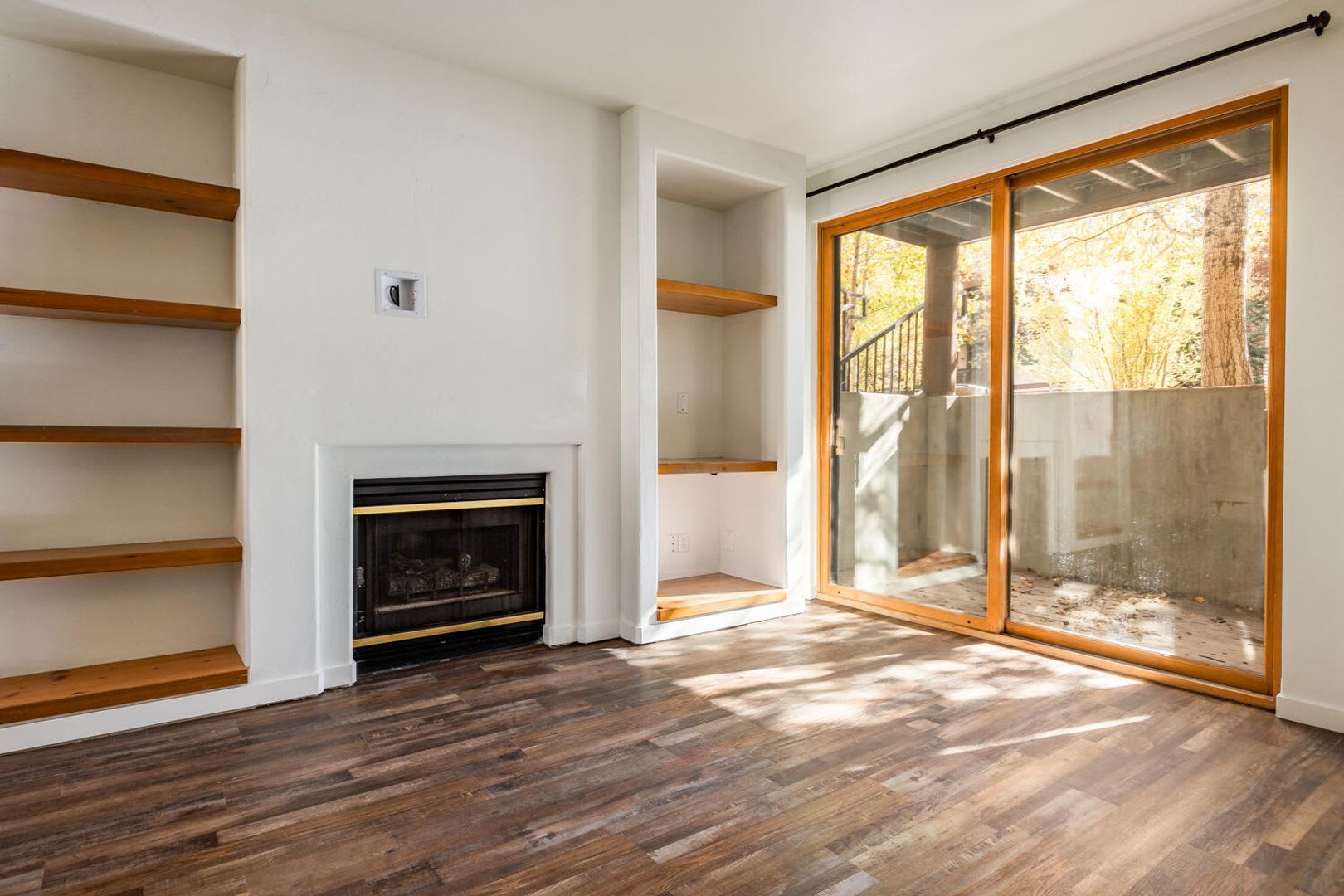 Pinebrook Condo Near Bus Line – photo 2
