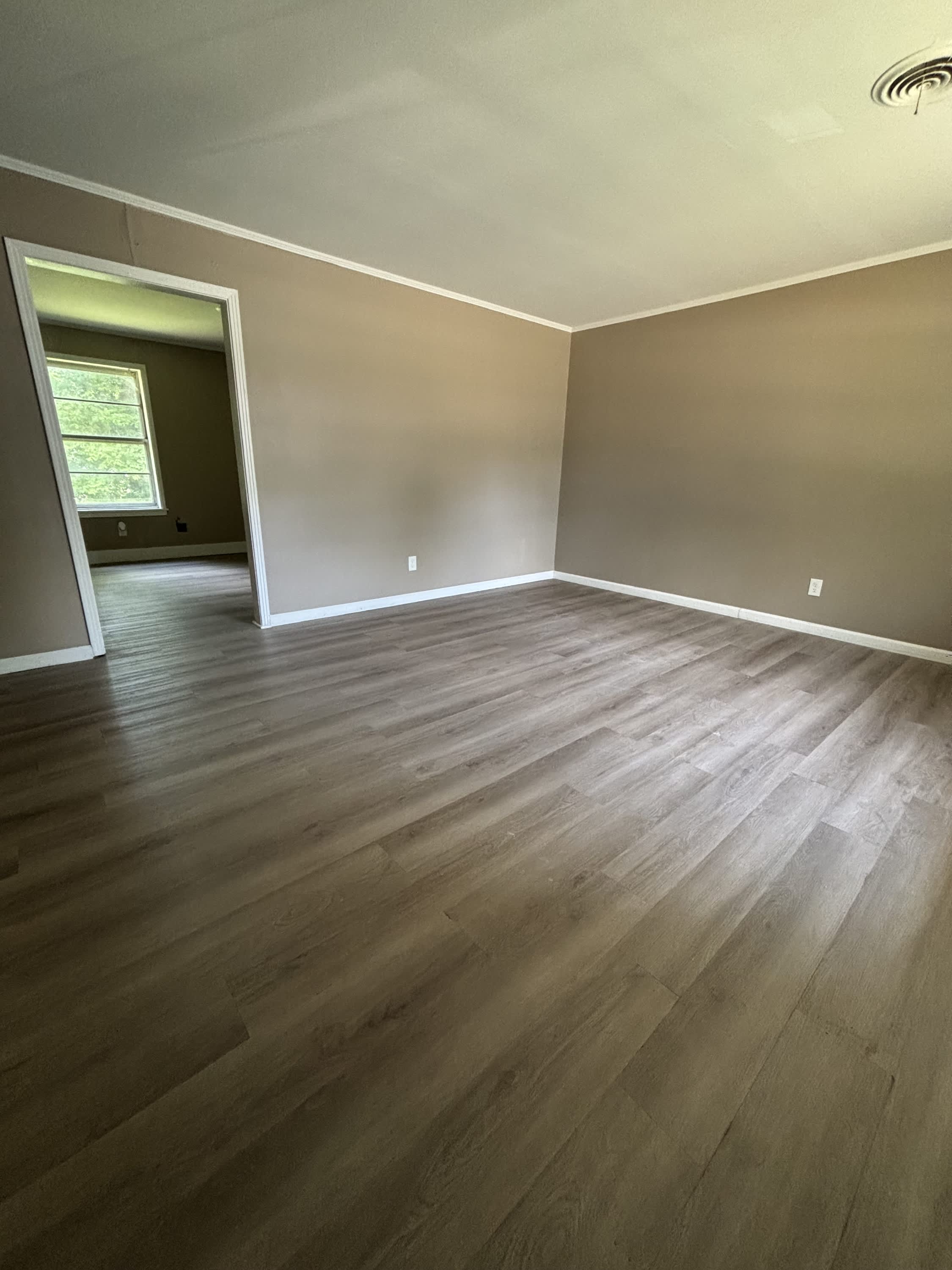 914 Monroe Rd – photo 4