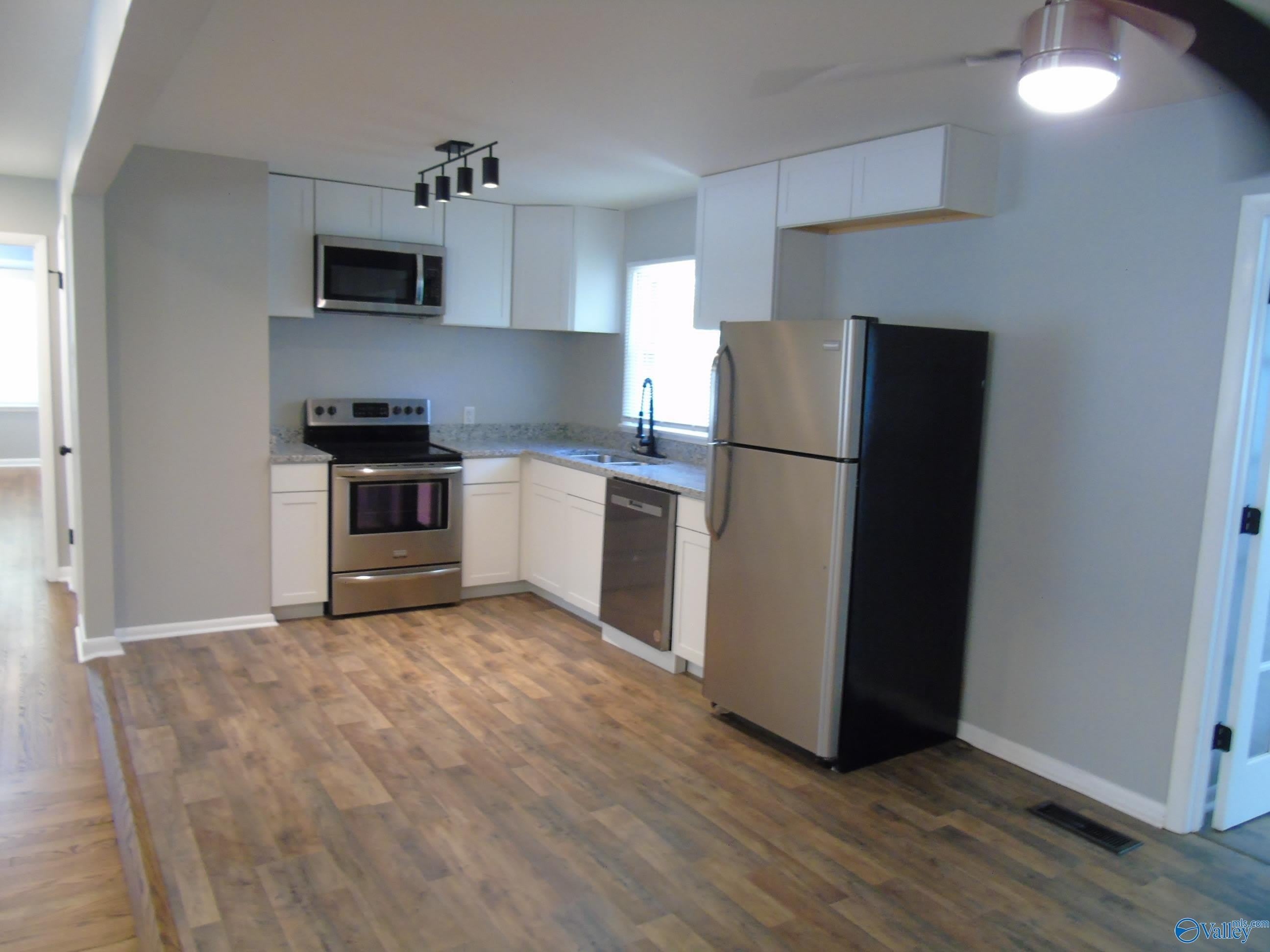 1903 Melbourne Avenue NE – photo 3