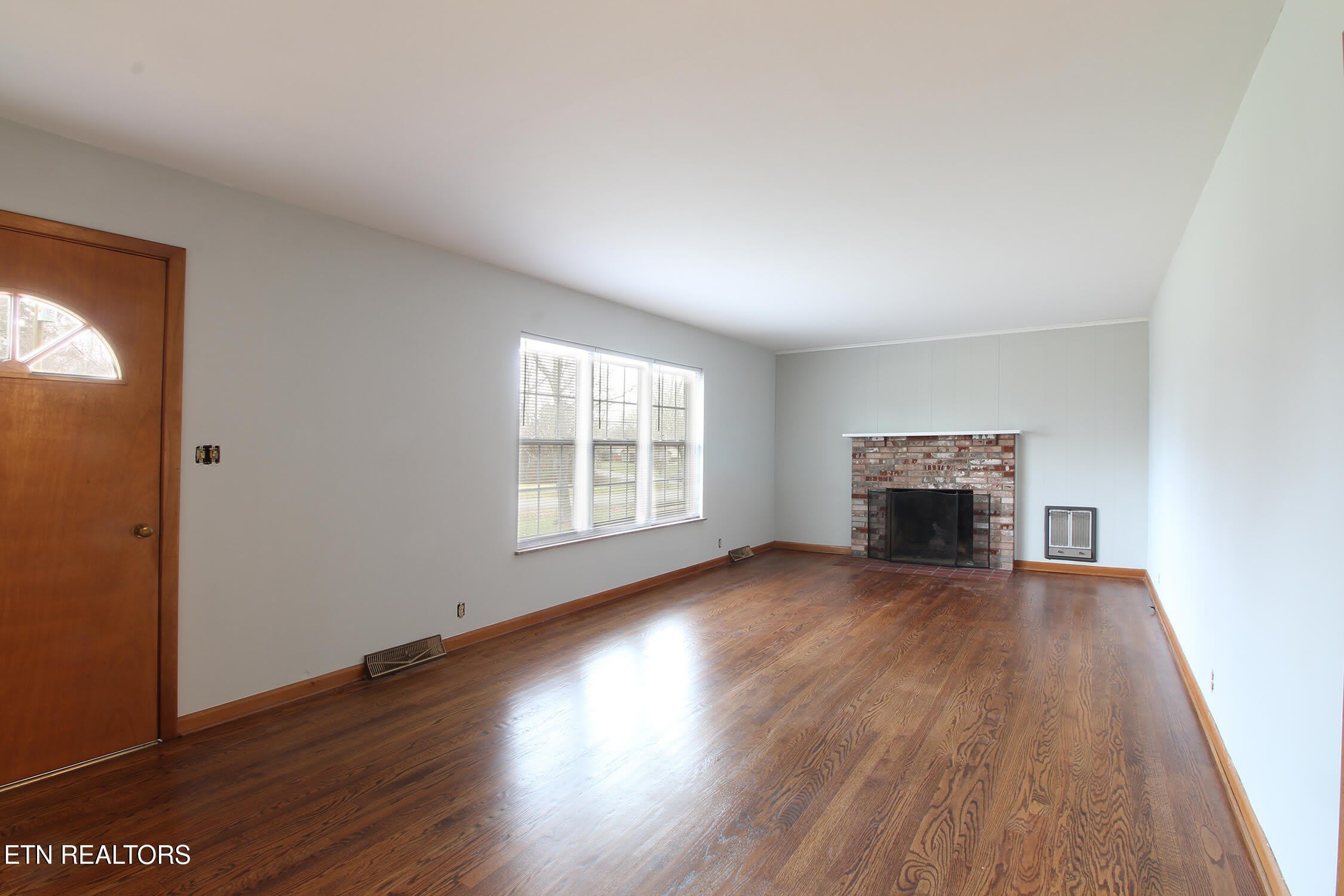 7101 Rollins Rd – photo 3