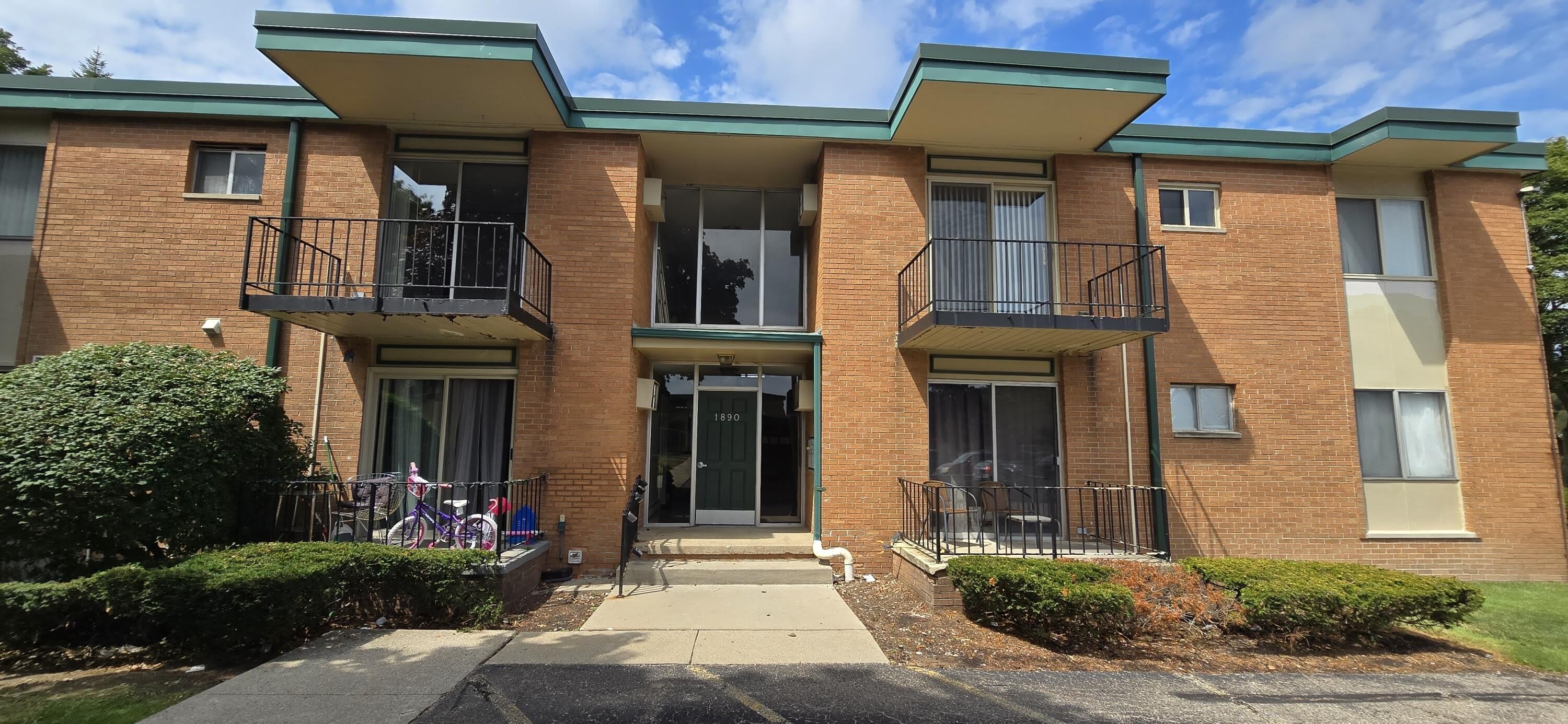 1890 Axtell Drive – photo 2