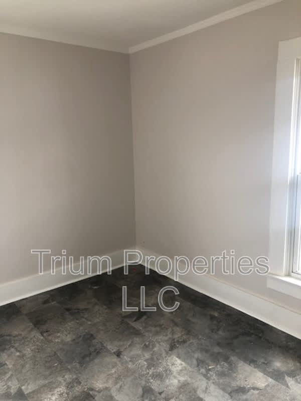 295 East Ash Street – photo 4