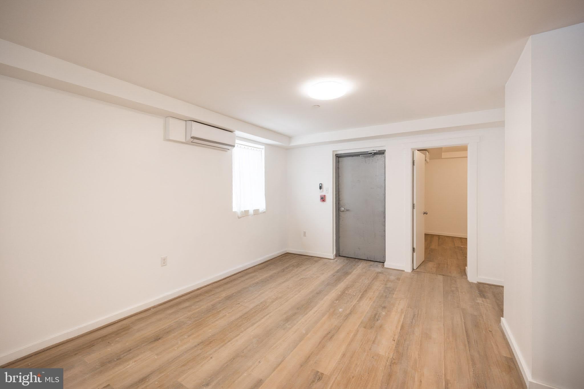711 W THOMPSON Street – photo 4