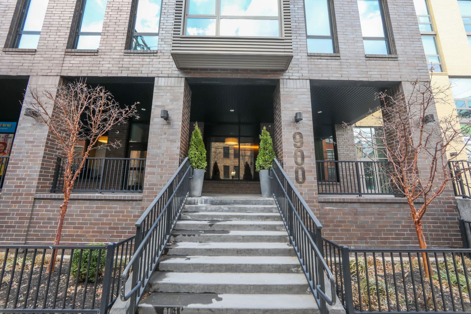 Massive 2/Bdrm 2/bath With Sizable Outdoor Terrace! A+ Location & Amenities – photo 5