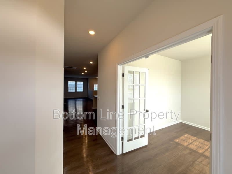 15708 Country House St – photo 3