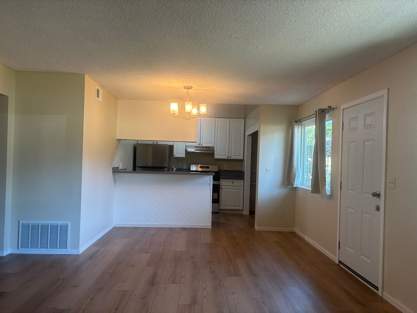 Completely Renovated Single Story 1 Unit – photo 2