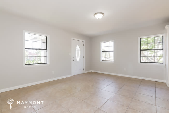 690 Formosa Avenue – photo 3