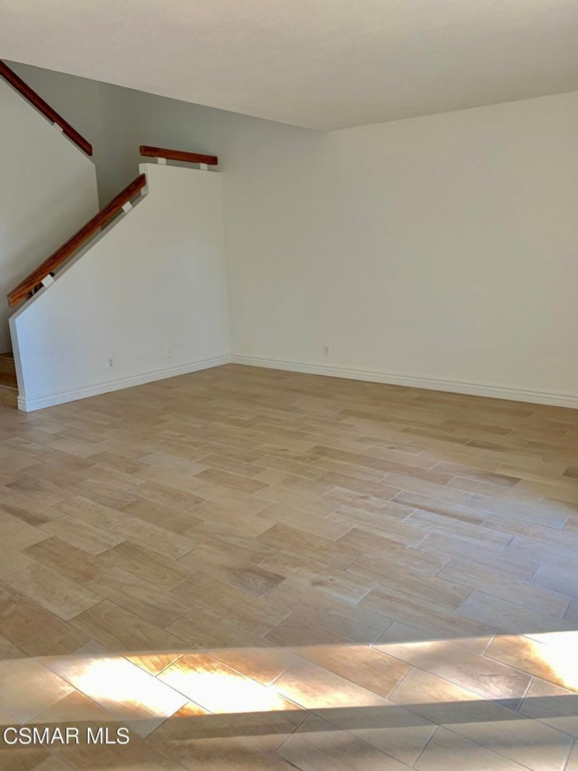 Move in Ready! Sought out Racquet Club Villas – photo 4