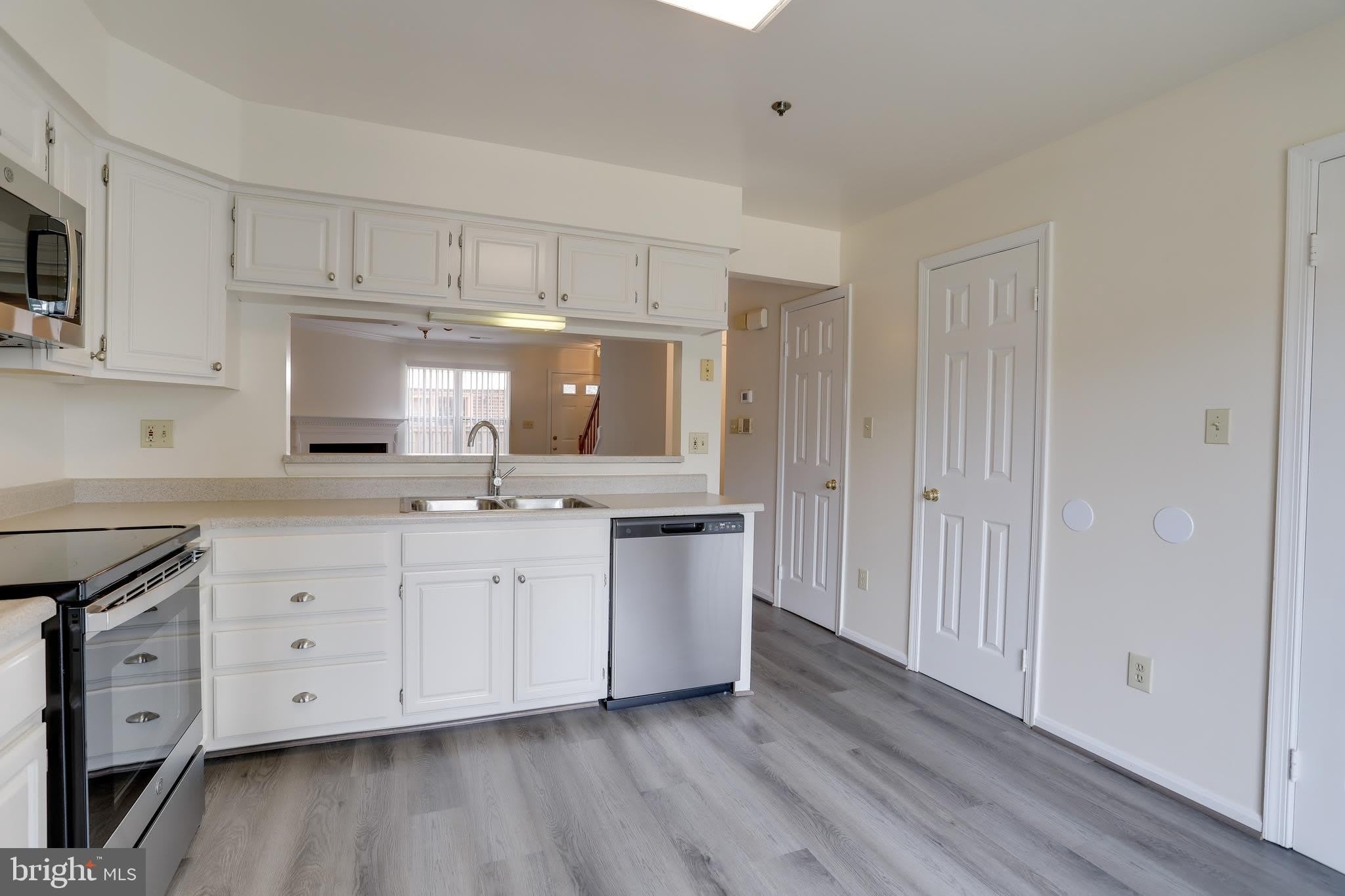 3050 S GLEBE Road – photo 2