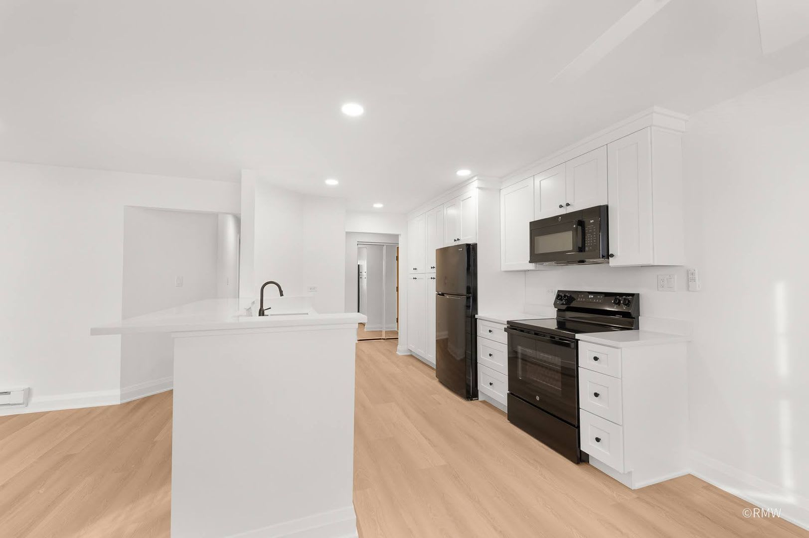 220-248 S. Rush Street – photo 2