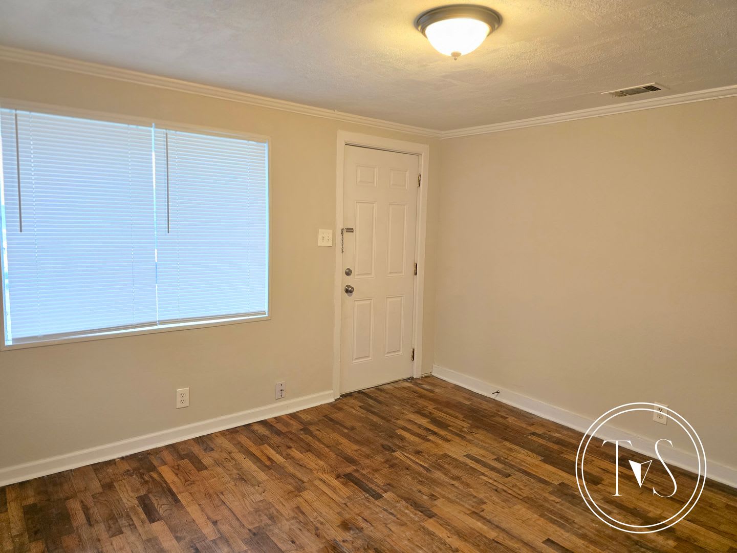 Charming 3-bed/1-bath traditional cinder block bungalow in Woodville neighborhood! – photo 4