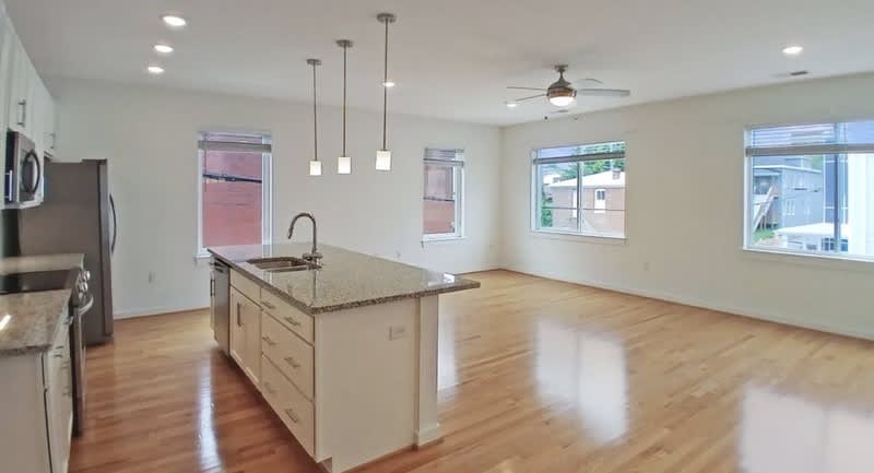 1219 Bainbridge St – photo 2
