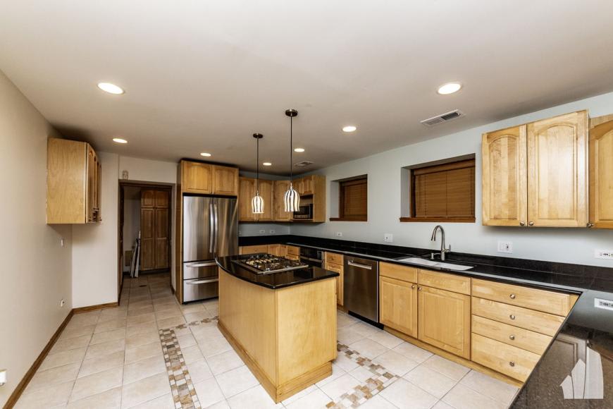 4625 N Dover – photo 1