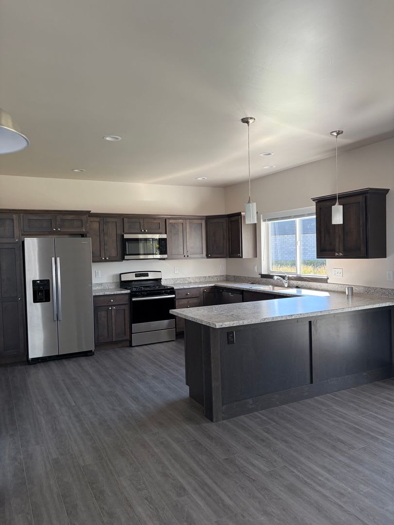 Brand New 3 Bed 2.5 Bath with double attached garage in Belgrade – photo 3
