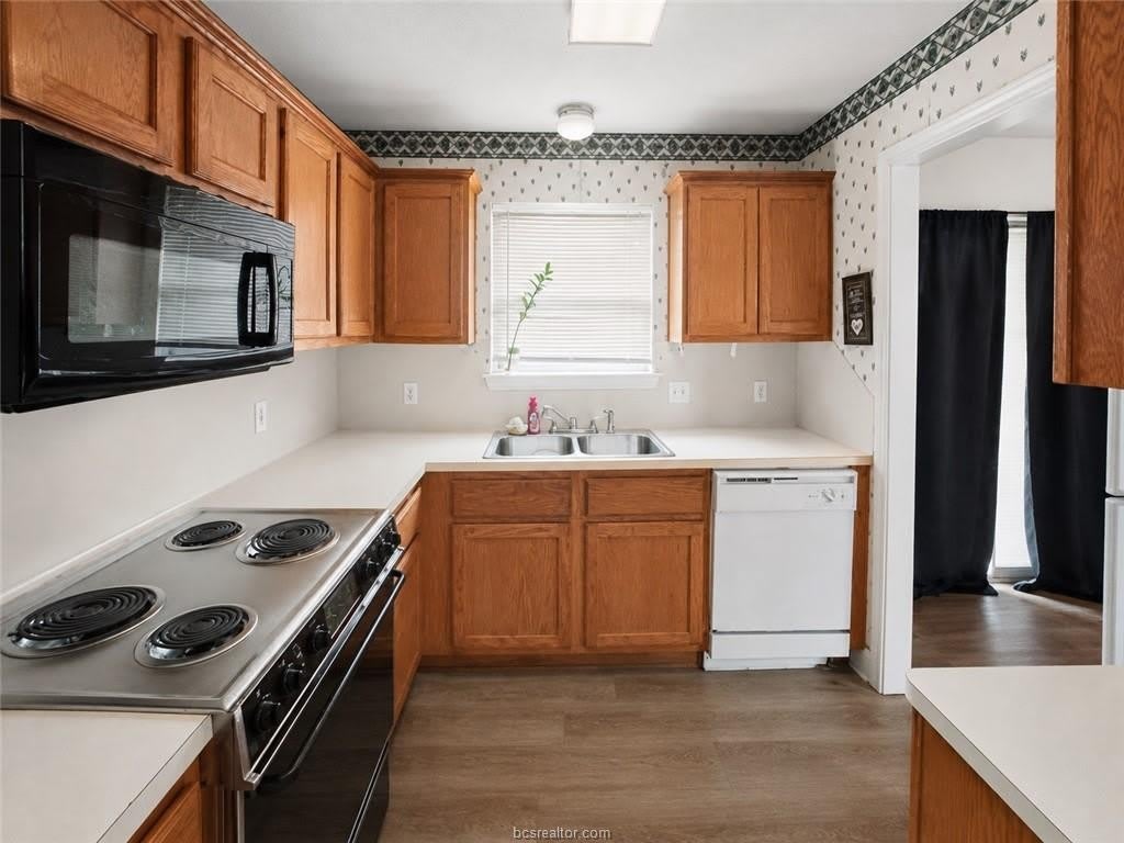 816 Azalea Court – photo 5