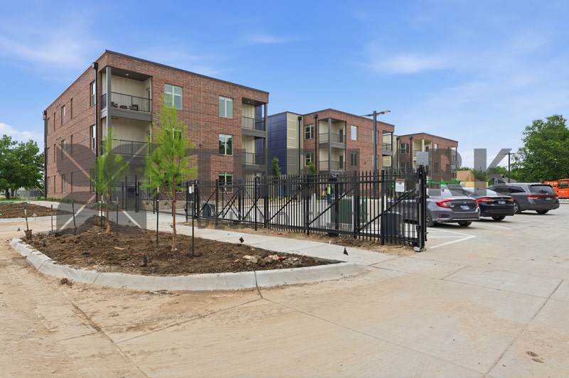 721 West Maple Street Bldg 1000 Apt 312 – photo 2