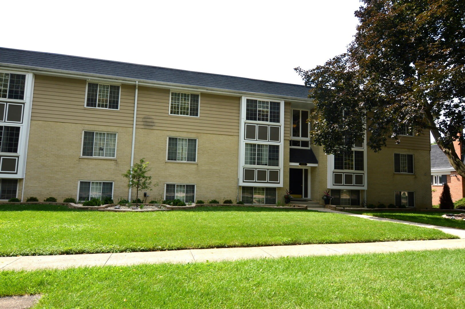 370 Eastern Avenue – photo 1