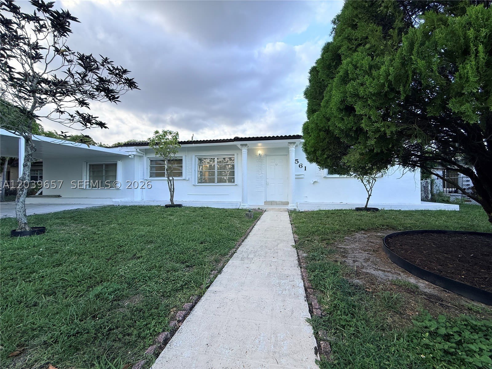 561 W 39th St – photo 2