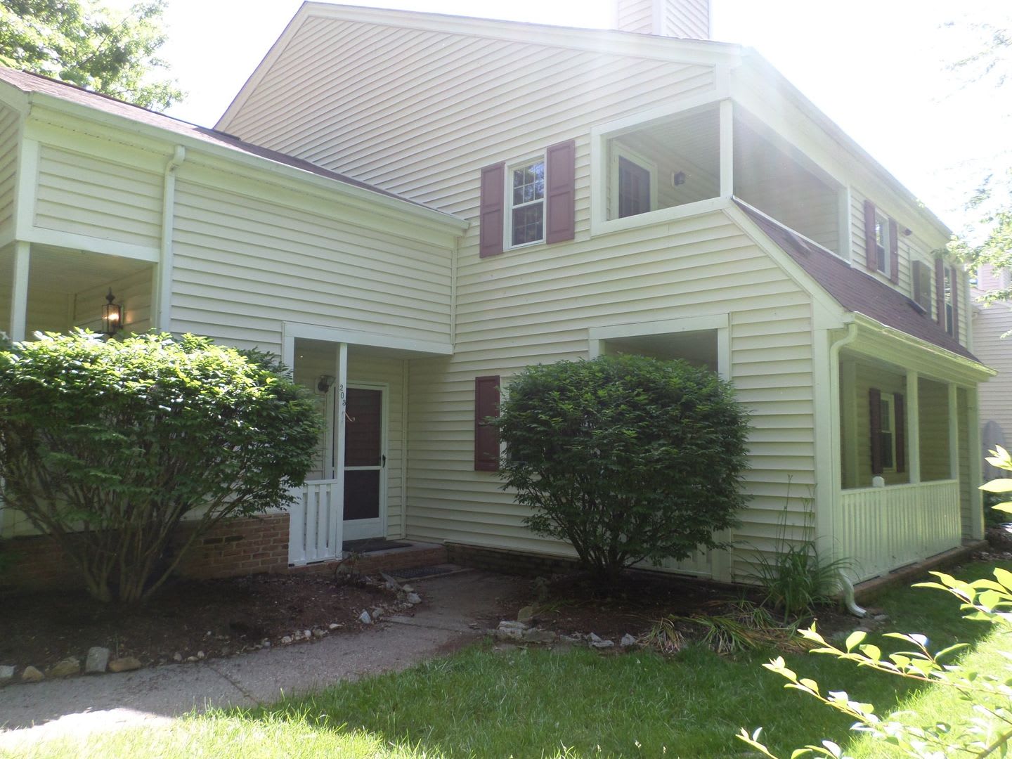 2 Bedroom 2 Bath Condo 2 Car Garage – photo 4