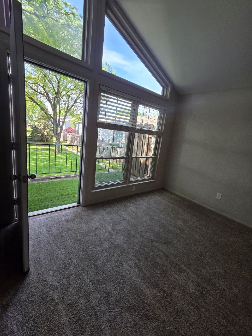 4710 Charecote Ln Apt O – photo 2