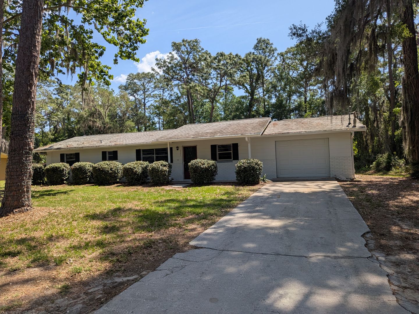 Crystal River 3/2/1 located near US 19 and Downtown Crystal River – photo 1
