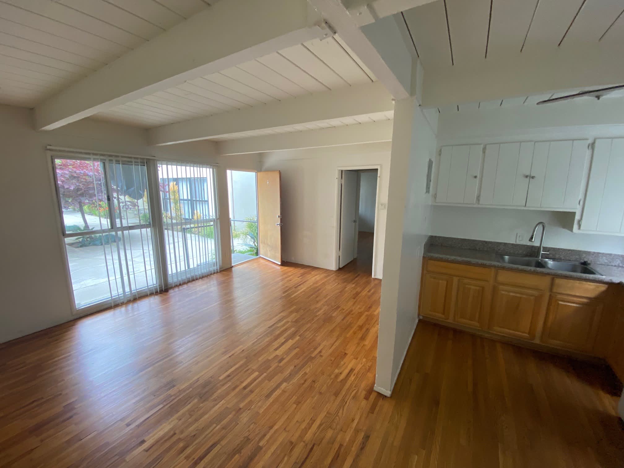 5415 San Vicente Blvd – photo 2