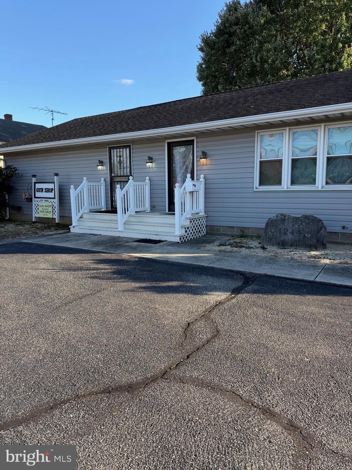 1244 FORREST Avenue – photo 1