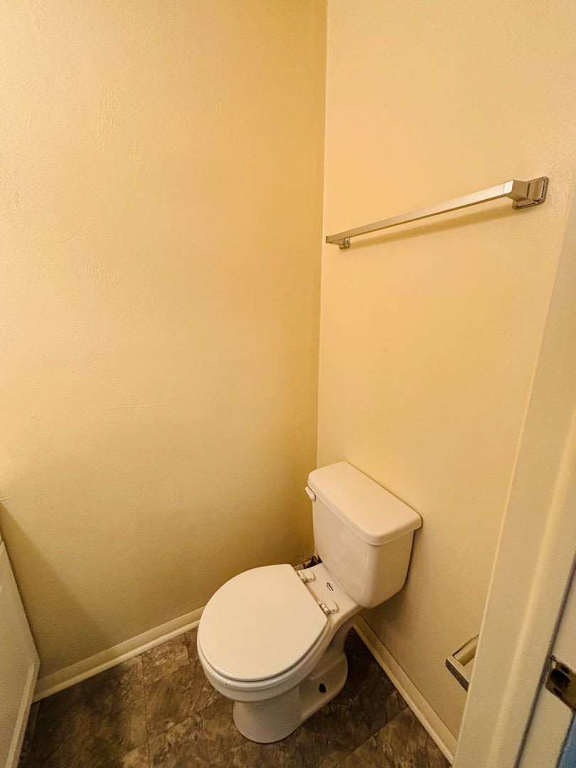2 Bedroom, 1.5 Bath Townhouse – photo 4