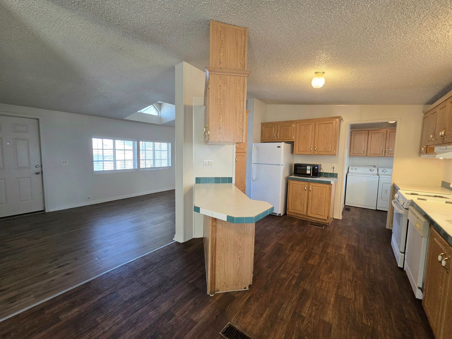 4 Bedroom Rose Gardens Estates available for Immediate Move-In!!! – photo 4