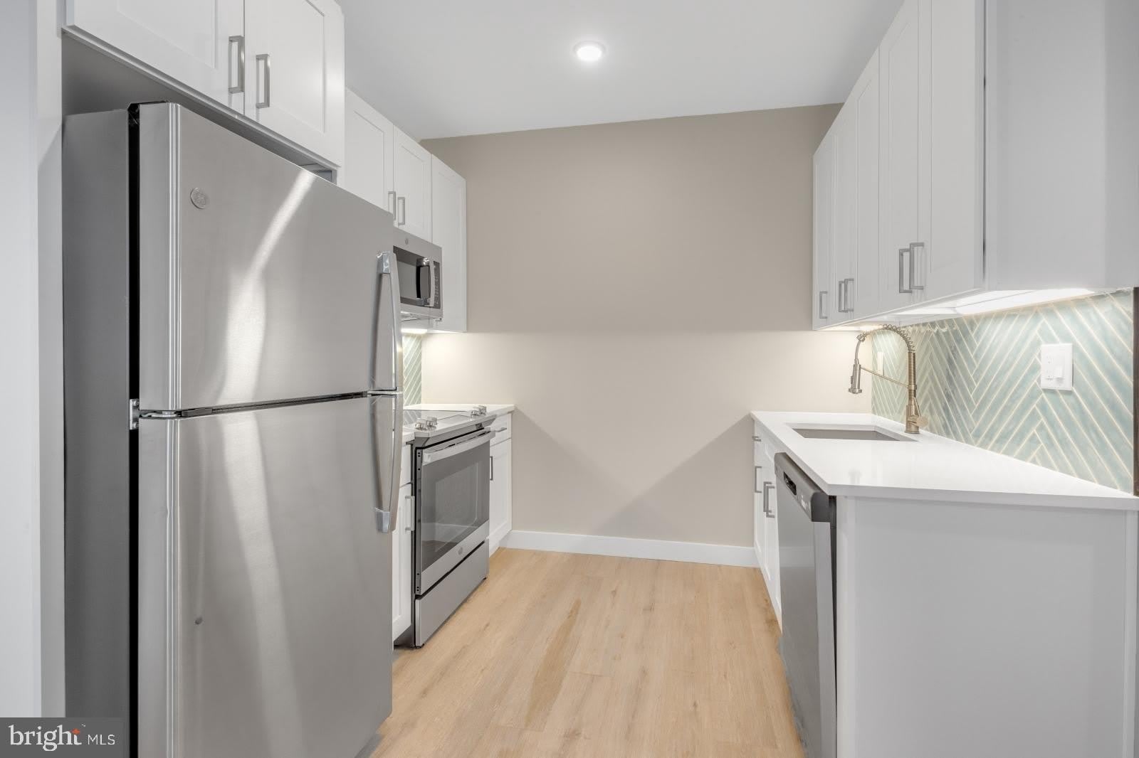 1144 FRANKFORD Avenue – photo 3