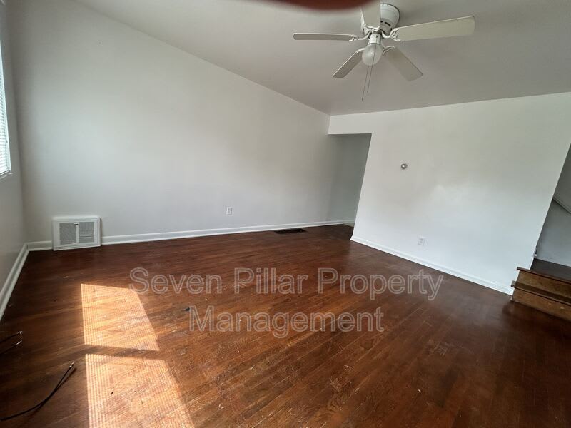 339 S Napoleon Ave – photo 2