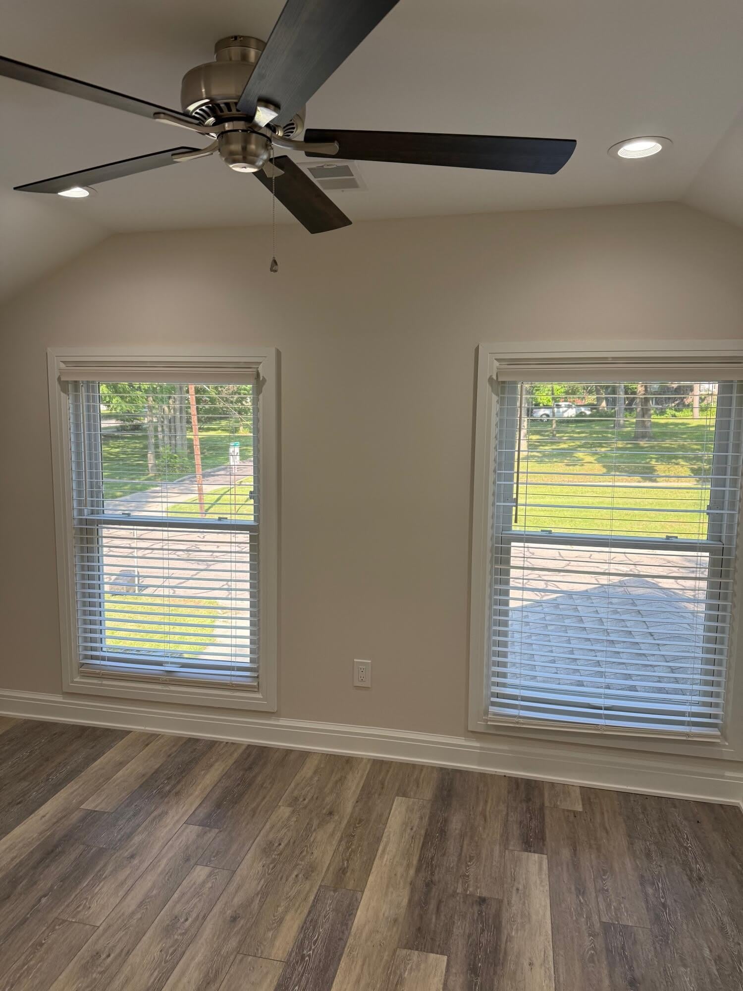 627 N River – photo 5