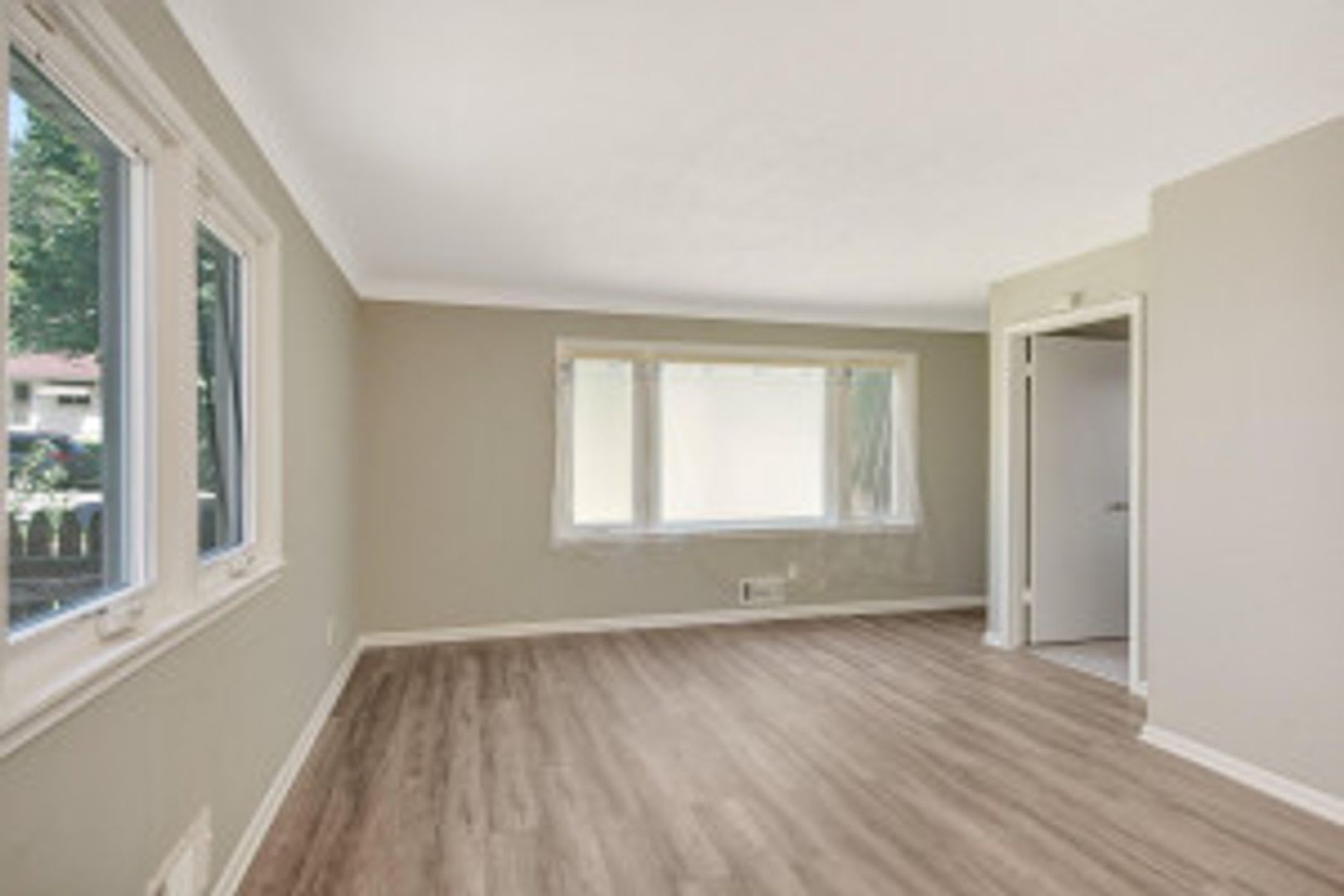 COMING SOON! Large 5 Bed – photo 5